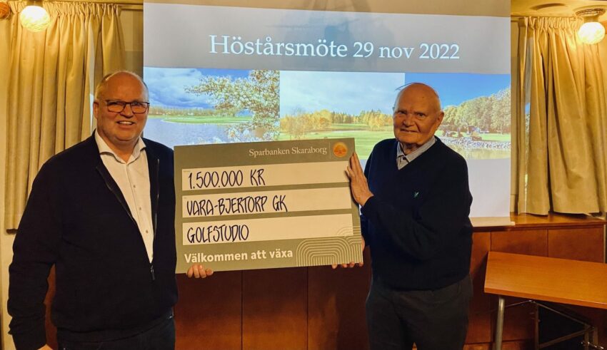 En bild från golfklubbens höstårsmöte.